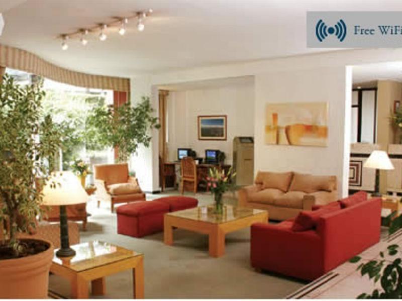 Panamericana Hotel Providencia ซานติอาโก ภายนอก รูปภาพ